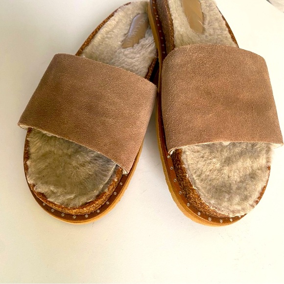Vince Camuto Suede Kanadial Faux Fur Taupe Slides - Size 8 NWOB - Picture 8 of 9